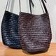 Nuovo modello nel 2025 Borsa tote in vera pelle di vacchetta intrecciata a mano con cestino per verdure, borsa a tracolla da donna, borsa per la spesa retrò