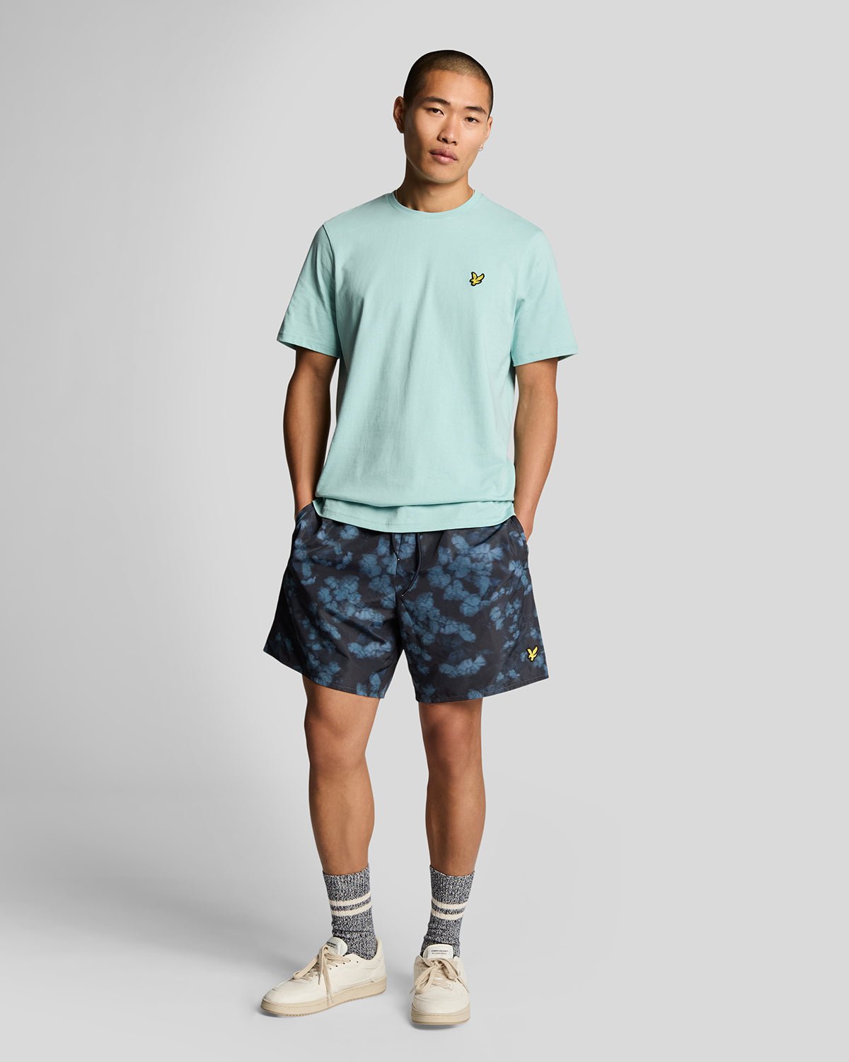 Lyle & Scott Digitale Blumenmuster Badeshorts - Dunkelblau Image