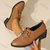Elegante Damen-Schnürpumps mit klobigem Absatz, modische einfarbige Lederschuhe für Damen, schwarze, spitze Slipper mit mittlerem Absatz, Übergröße 43