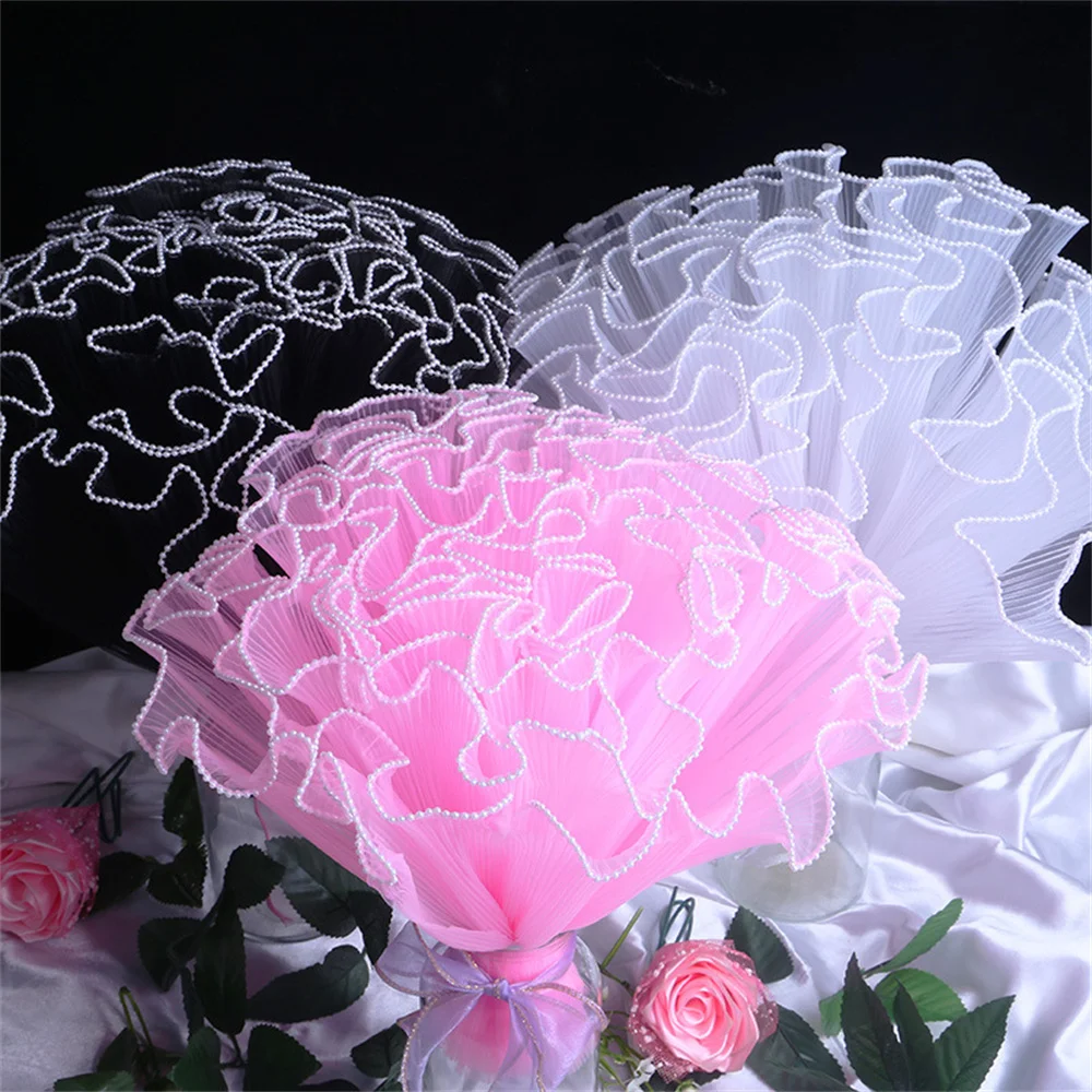 Weiße Blumenverpackung für Blumensträuße, einschließlich dekorativem Netz-Geschenkpapier, Perlenrand-Geschenkpapier, faltiges Wellennetz Image