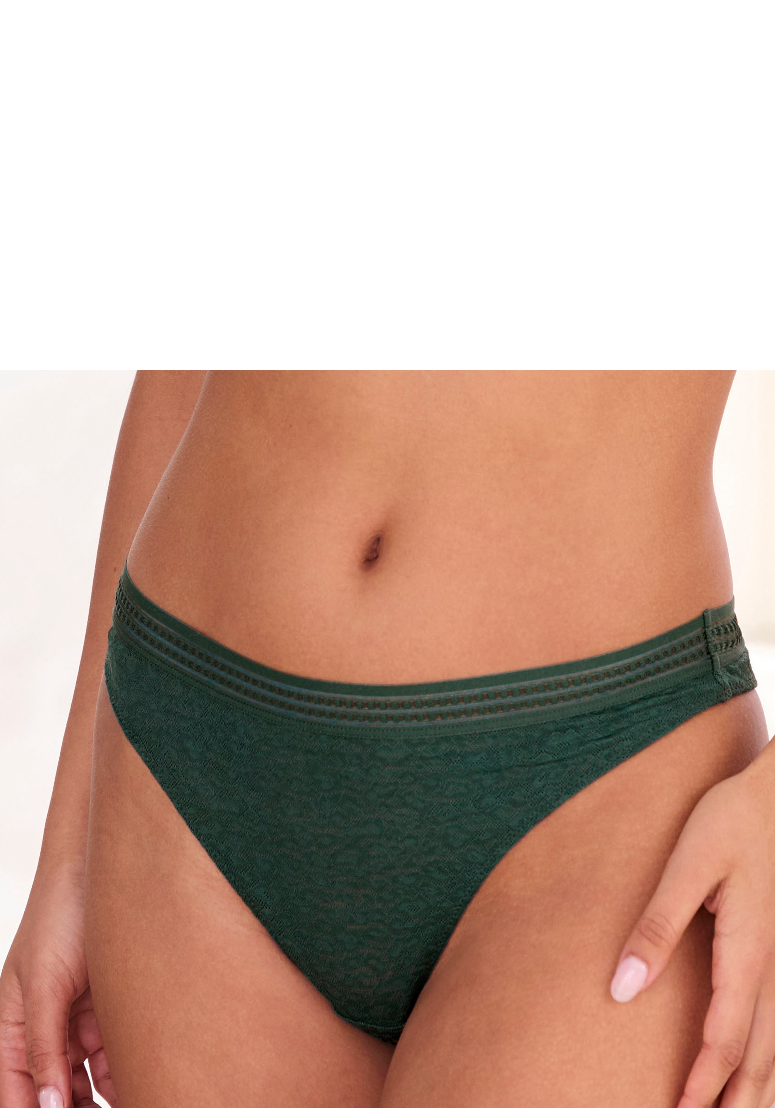 String LASCANA "Freya", Damen, Gr. 48/50, grün (tannengrün), Spitze, Obermaterial: 85% Polyamid, 15% Elasthan, Unterhosen String, aus Spitze in Leo-Optik mit modischem Bund, sexy Dessous
