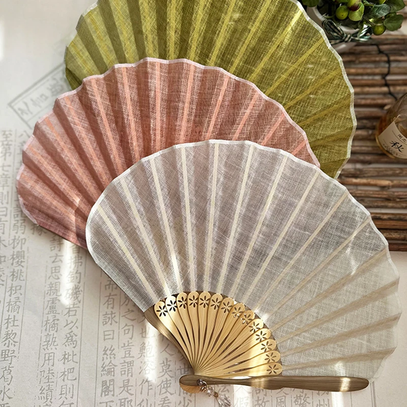 1pc Chinesischen Stil Mini Shell Fan Baumwolle Leinen Tuch Retro Hanfu Folding Fan frauen Hochzeit Hand Fans Handwerk hause Dekoration Image