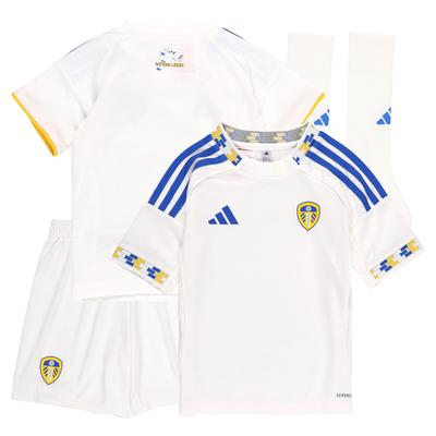 Leeds United adidas Heim-Minikit 2025/26 Image