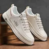 2025 Weiße, atmungsaktive Skateschuhe für Herren, lässige, vielseitige Turnschuhe, modische, trendige, leichte, rutschfeste Slip-On-Sportschuhe