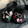 MINISO Süße Sonnenbrille Hello Kitty Plüsch Schuhe Charms für Sandalen & Hausschuhe Zubehör Weihnachtsfeier Mädchen Geschenk