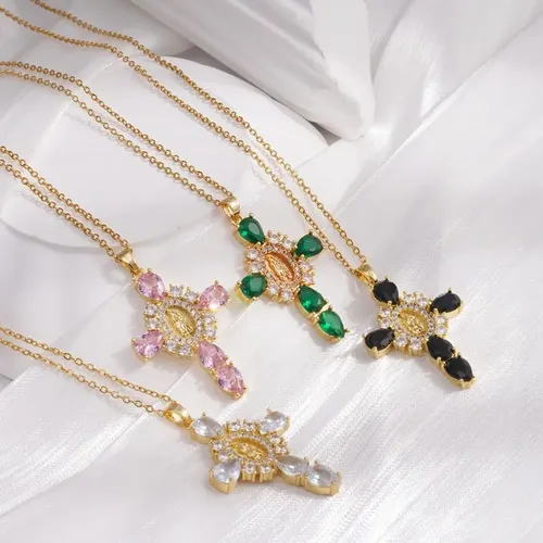 Retro European Style Zircon Cross Necklace Gilded Light Crystal Crucifix Necklace Luxury Catholic Crucifix Pendant Chain Pray