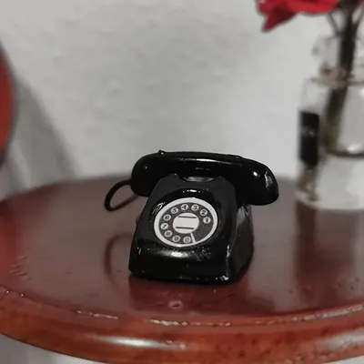 Miniature Alloy Vintage Rotary Phone Miniature Rotating Telephone Desktop Ornament Scene Layout Tool Model Festive Scene Decor