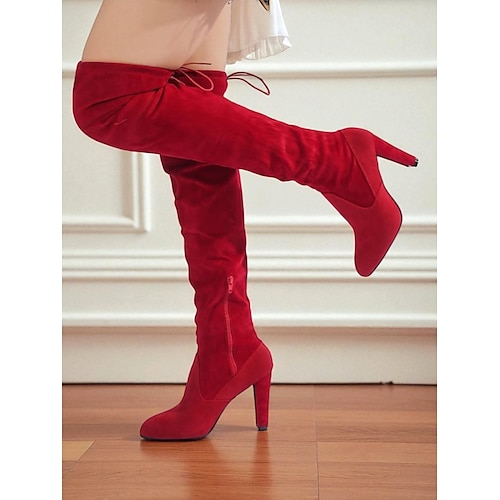 Damen Overknee-Stiefel aus grauem Wildleder mit hohen Absätzen – schicke und stylische Overknee-Stiefeletten für modische Ausflüge und Abendgarderobe Image