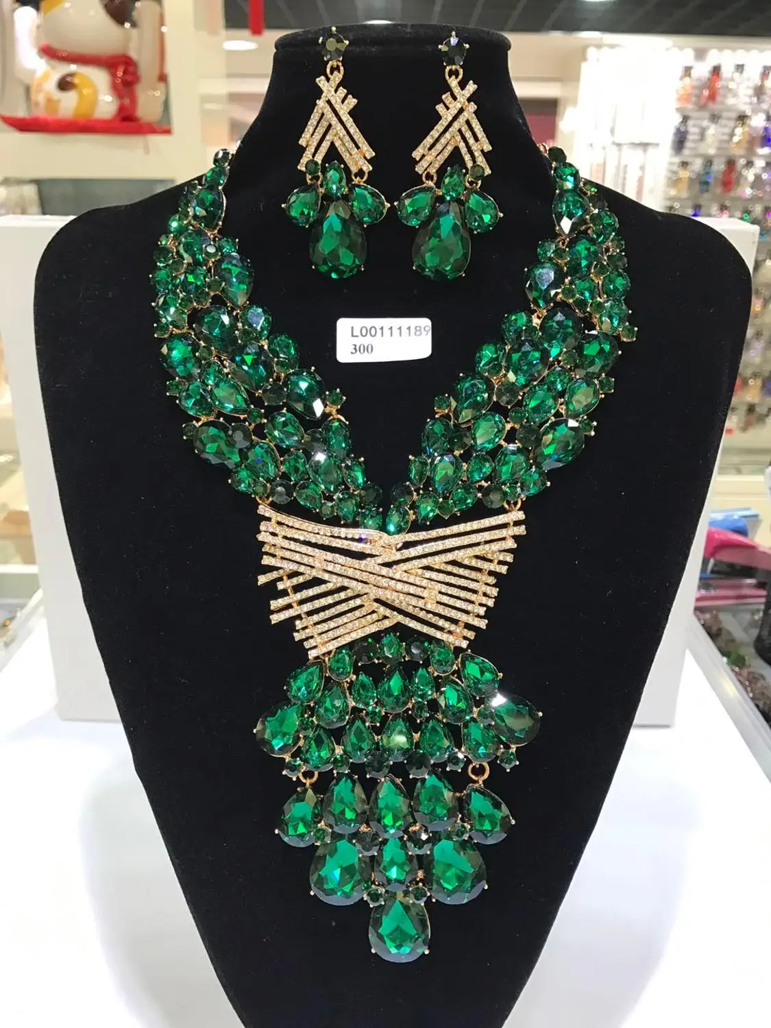 2025 Nuova tendenza Collana con strass di cristallo colorato Orecchini Set di gioielli da donna Collana girocollo con colletto grande e dichiarazione indiana