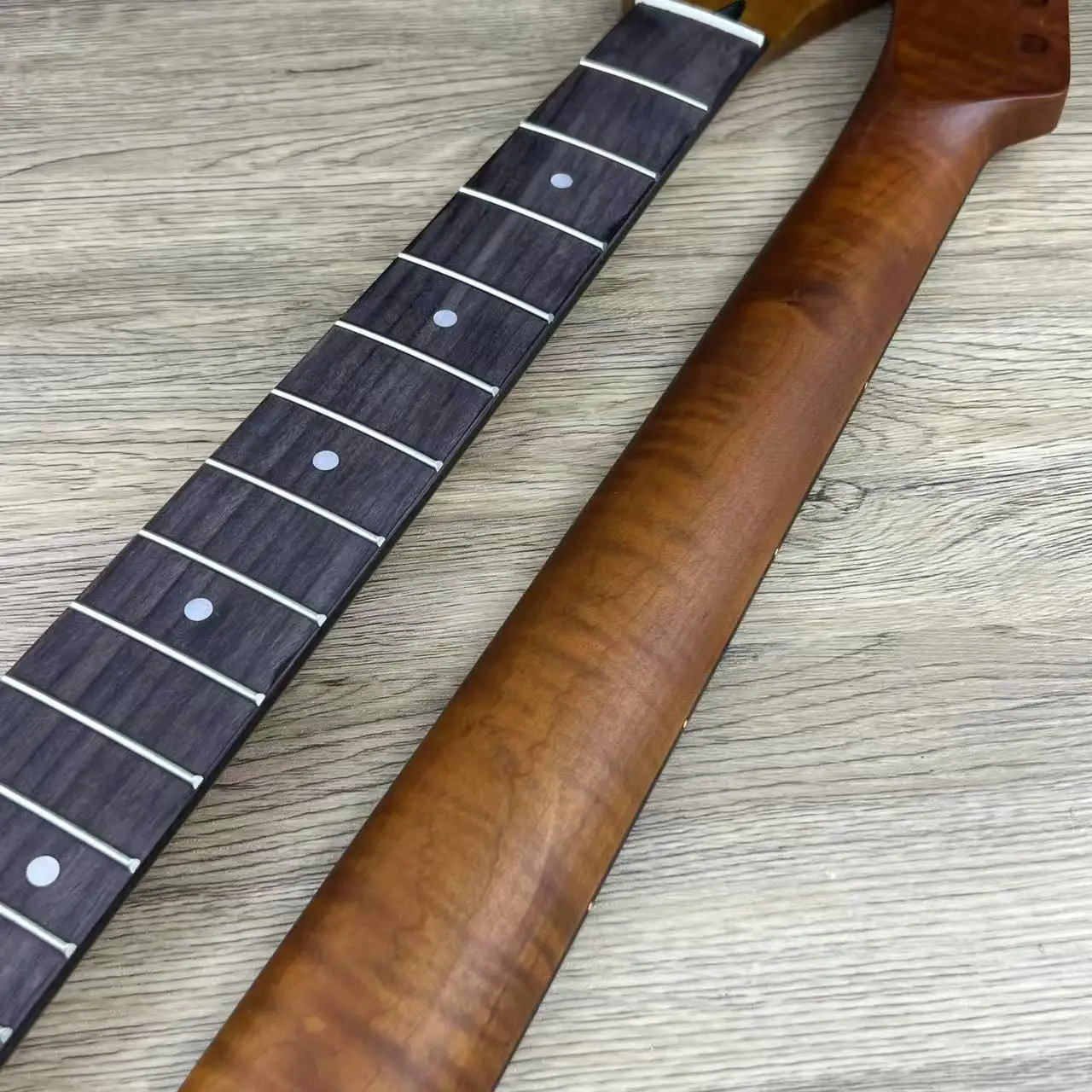 TL-Gitarrenhals aus geröstetem Ahorn mit Griffbrett aus Palisander, 22 Bünde, mattes Finish, 56-Zoll-Skala, 56-mm-Absatz für individuelle Gitarrenbau Image