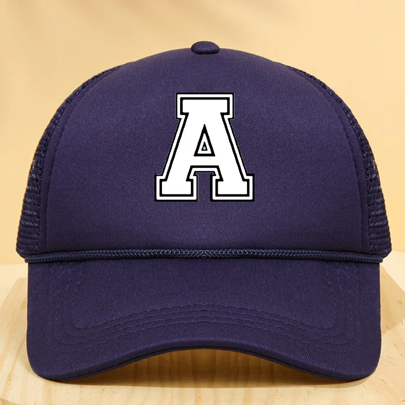 PC Kids 26-Buchstaben-Mesh-Baseballkappe, atmungsaktiv, modisch, lässig, Sonnenschutzhut für Jungen und Mädchen, Outdoor-Spielkleidung Image