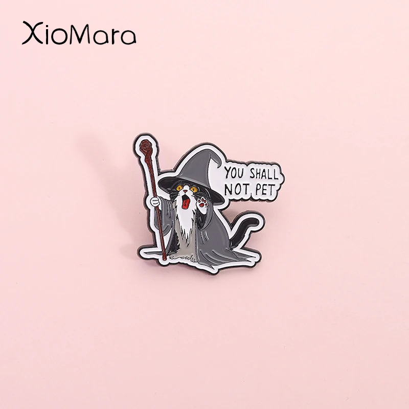 Emaille-Anstecknadel „You Shall Not Pet Angry Black Cat Wearing Wizard Hat“, Katzenbrosche, Revers, Rucksackabzeichen, lustiger individueller Schmuck, Geschenk für Freunde Image