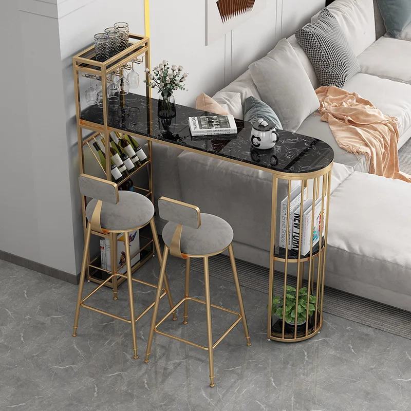 Stehtisch, Zuhause gegen die Wandbar, Marmor-Histertisch, helle Sofatrennwand, Streifenbar im Wohnzimmer, Tisch und ch Image