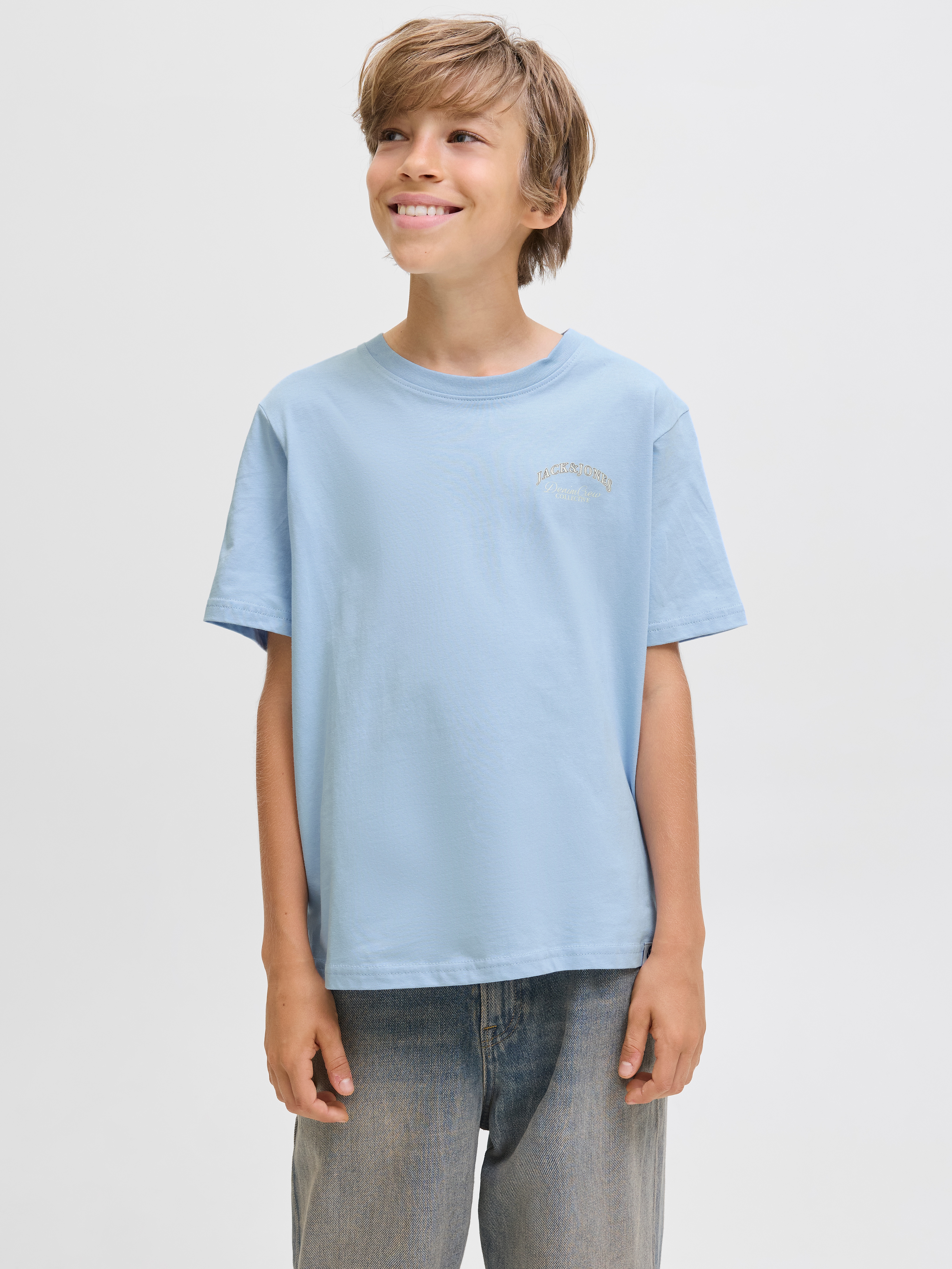 T-Shirt JACK & JONES JUNIOR "JJEBRANDES BACKP RELAXED TEE SS SN JNR", Jungen, Gr. 152, blau (chambray blau), Single Jersey, Obermaterial: 100% Baumwolle, bedruckt, Modisch, relaxed fit normal, Rundhals, Shirts