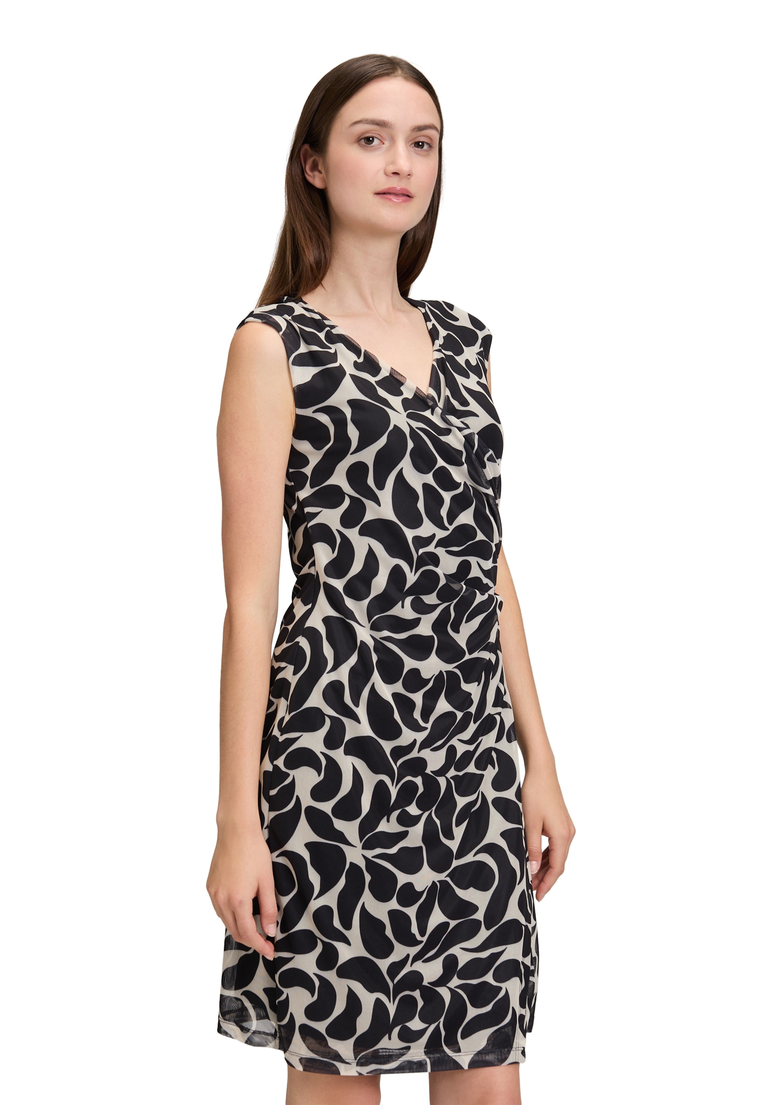 Druckkleid CARTOON "Cartoon Damen Casual-Kleid ohne Arm", Damen, Gr. 36, Normalgrößen, schwarz-weiß (weiß, schwarz), Obermaterial: 95% Polyester, 05% Elasthan. Futter: 95% Viskose, 5% Elasthan., tailliert kurz, V-Ausschnitt, Kleider Image