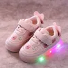 Disney LED Casual Turnschuhe Für Frühling Im Freien Cartoon Schuhe Kinder Beleuchtete Nicht-slip PU Leder Bär Weiße Schuhe Größe 21-30