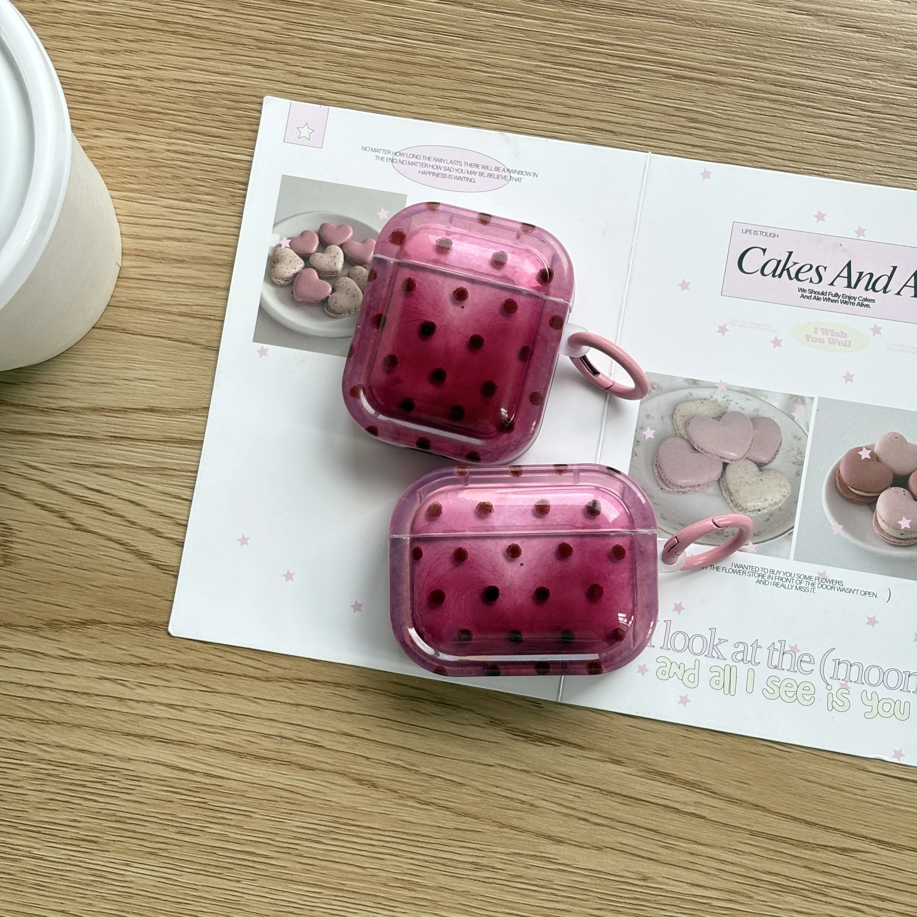 Einfache, schicke, himbeerrosa, gepunktete, transparente Schutzhülle mit Farbverlauf und Wischmuster für AirPods 1 2 3 4 Pro Pro2 Pro3 Image