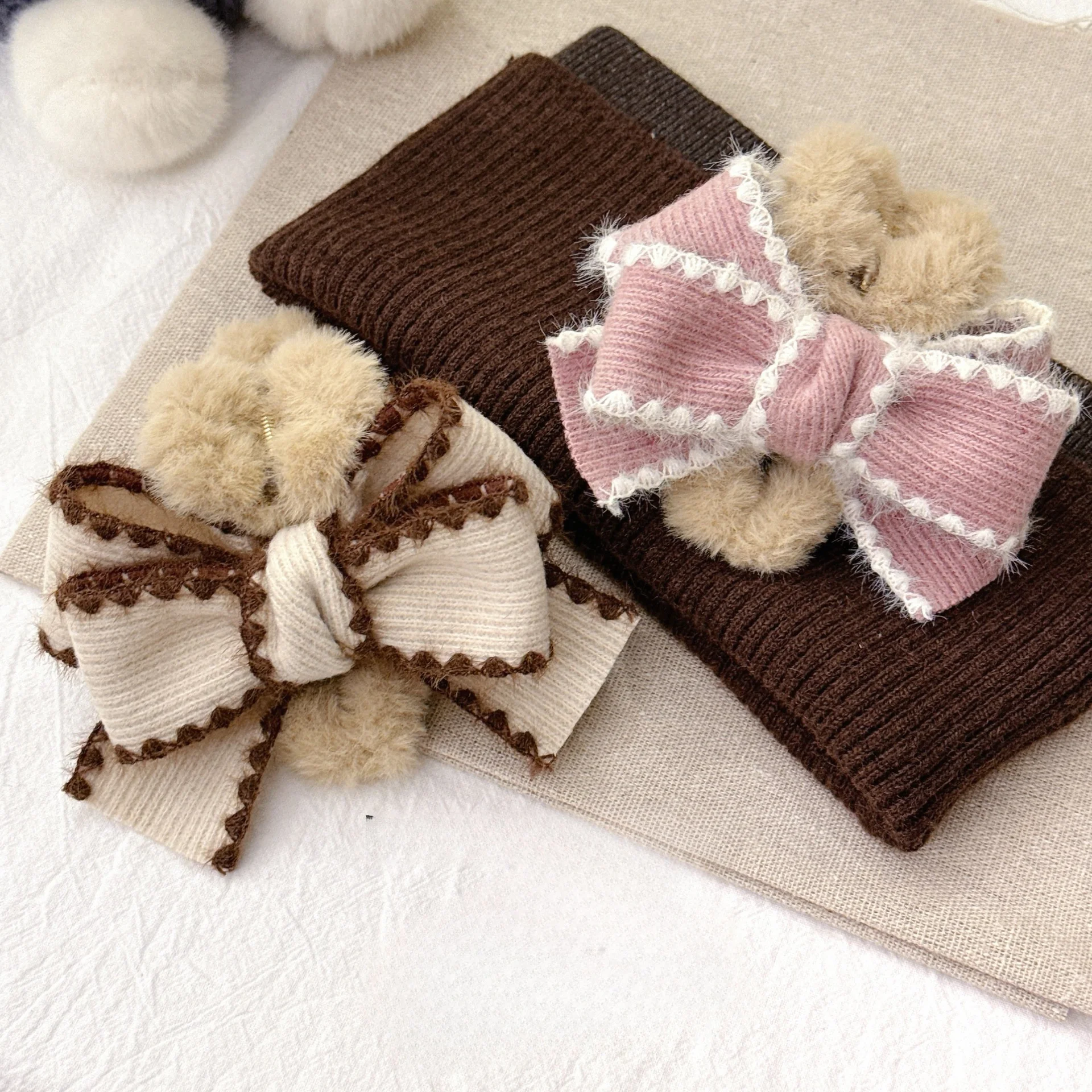 Koreanische Winter-Haarklammer mit Schleife – Plüsch-Samt-Schmetterlings-Kieferklammer, Retro-Haarspange aus braunem Schildpatt für Frauen Image