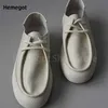Weiße Lederschuhe für Herren, flache Schnürschuhe mit dicken Sohlen, verschleißfest, atmungsaktiv, einfarbig, Freizeitschuhe, handgefertigte Herrenschuhe
