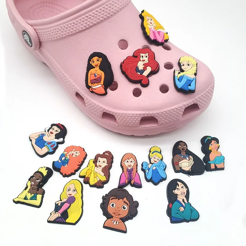 15 stücke Prinzessin Serie Nette Loch Schuhe Schuhe Blume Schuh Schnalle Cartoon Weiche Gummi Garten Schuhe Zubehör Zubehör