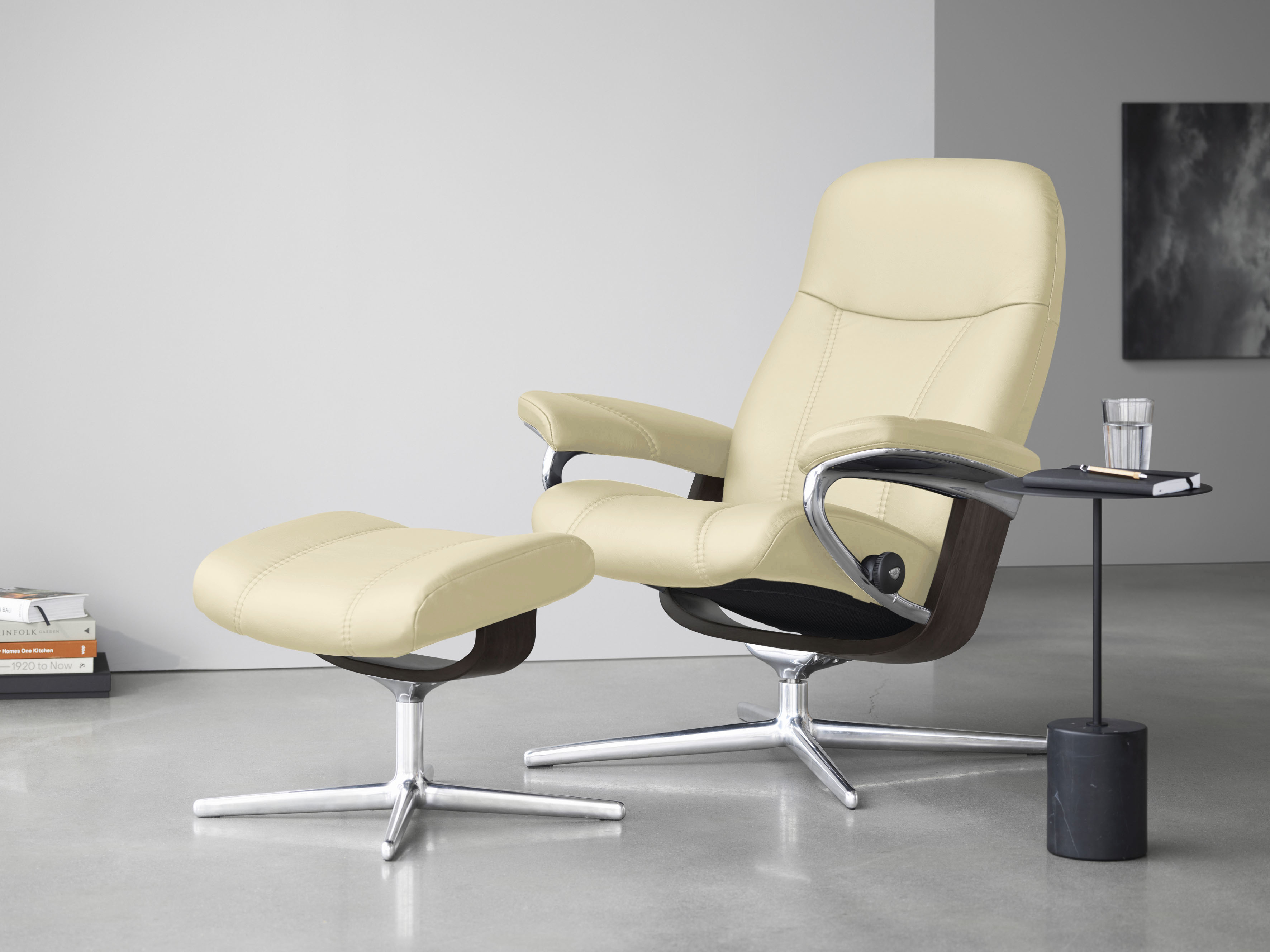 Relaxsessel STRESSLESS "Consul", beige (vanilla paloma), B:82cm H:102cm T:72cm, Leder PALOMA: PALOMA ist ein durchgefärbtes Semianilin-Möbelleder mit natürlicher Narbung., Sessel, Relaxsessel, mit Hocker, mit Cross Base, Größe S, M & L, Holzakzent...