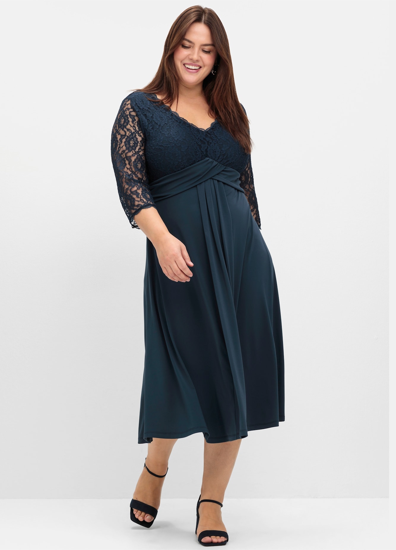 Abendkleid SHEEGO "Abendkleid", Damen, Gr. 44, Normalgrößen, blau (nachtblau), 95% Polyester, 5% Elasthan, unifarben, wadenlang, V-Ausschnitt, Kleider Image