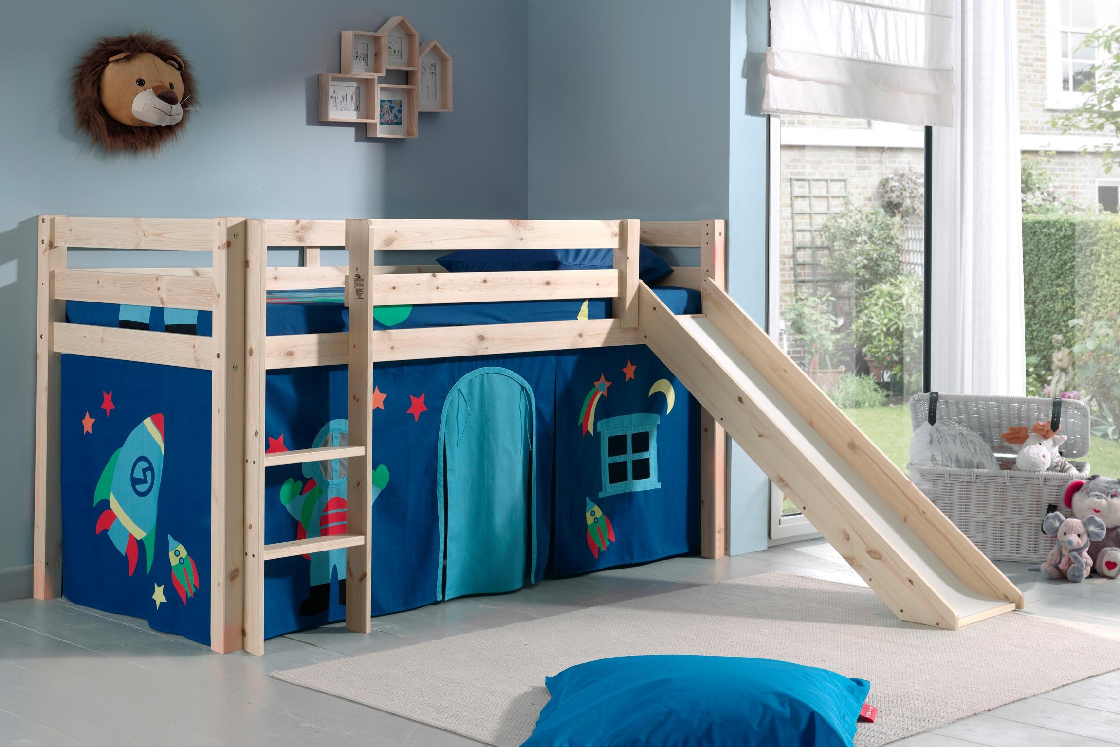 Hochbett VIPACK "Pino, Spielbett massiv Kiefer, stabil gebaut, 3 Korpusfarben zur Wahl", beige (natur geölt, astronaut), B:218cm H:114cm L:210cm, Hochbetten, Hochbett, Textil-Set "Astronaut", inkl. Vorhang, mit oder ohne Tunnel