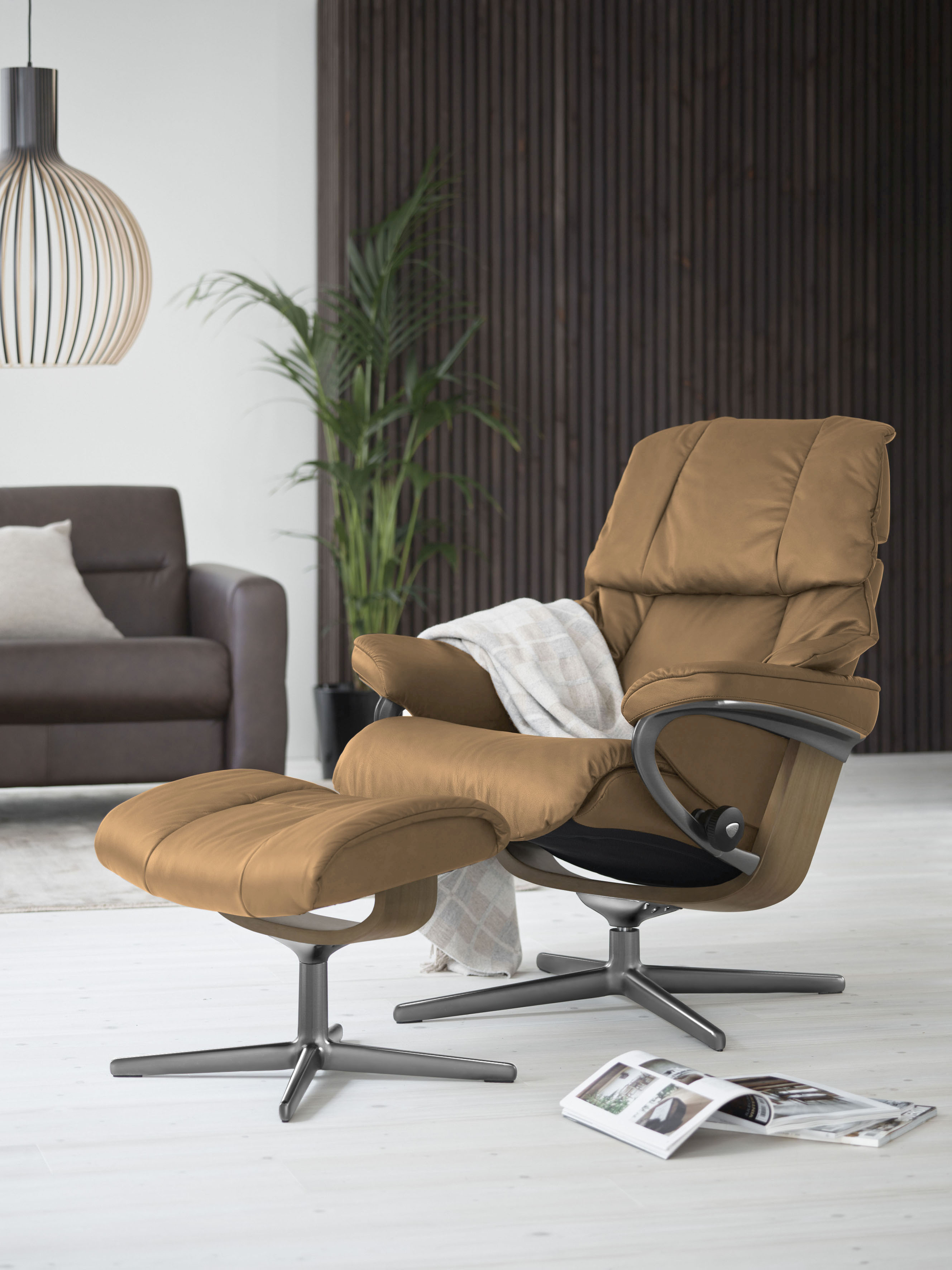 Relaxsessel STRESSLESS "Reno", braun (taupe paloma), B:79cm H:99cm T:75cm, Leder PALOMA: PALOMA ist ein durchgefärbtes Semianilin-Möbelleder mit natürlicher Narbung., Sessel, Relaxsessel, mit Hocker, mit Cross Base, Größe S, M & L, Holzakzent Eiche