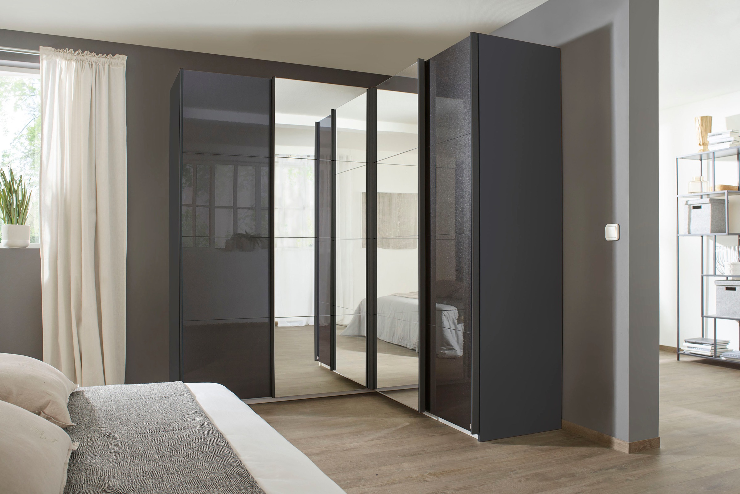 Schwebetürenschrank RAUCH "Quadra", grau (graumetallic, hochglanz effektgrau), B:181cm H:210cm T:187cm, Holzwerkstoff, Schränke, Schwebetürenschrank, Eckschrank inkl. Türendämpfer, mit Spiegeltüren