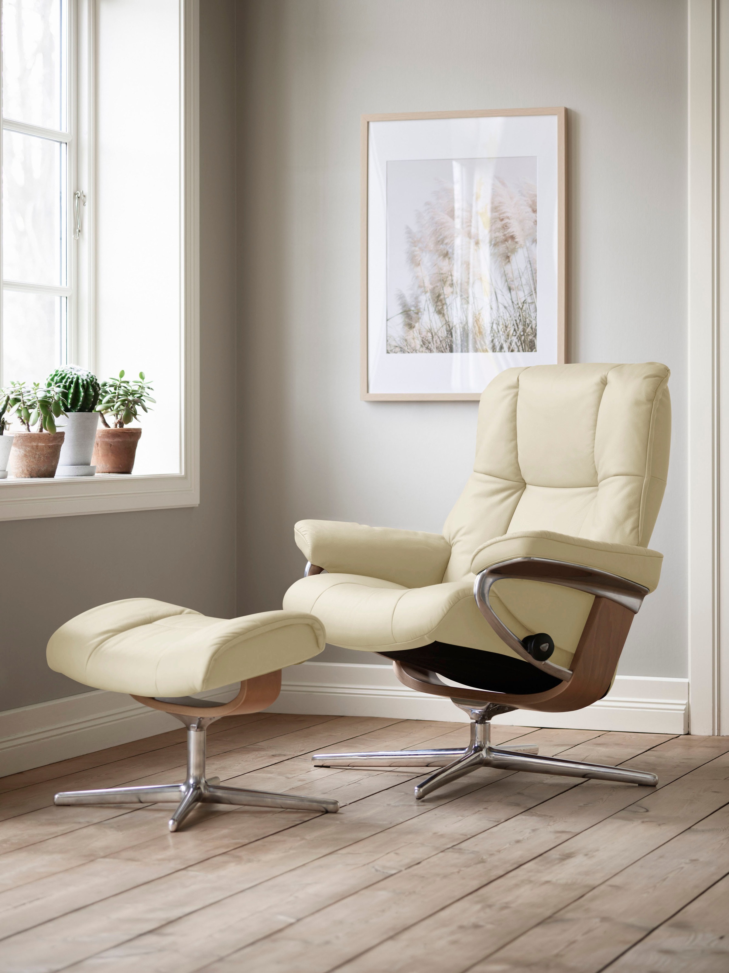 Relaxsessel STRESSLESS "Mayfair", beige (vanilla paloma), B:79cm H:102cm T:73cm, Leder PALOMA: PALOMA ist ein durchgefärbtes Semianilin-Möbelleder mit natürlicher Narbung., Sessel, Relaxsessel, mit Hocker, mit Cross Base, Größe S, M & L, Holzakzent...