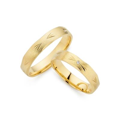 Trauring PHÖNIX "Schmuck Geschenk Gold 333 Ehering LIEBE, 930788, 930789" Gr. 60, gold (gelbgoldfarben), Fingerringe, 60, 0,01 ct SI = kleine Einschlüsse mit Brillant, Gelbgold 333, 4mm, Made in Germany - wahlweise mit oder ohne Brillant Image