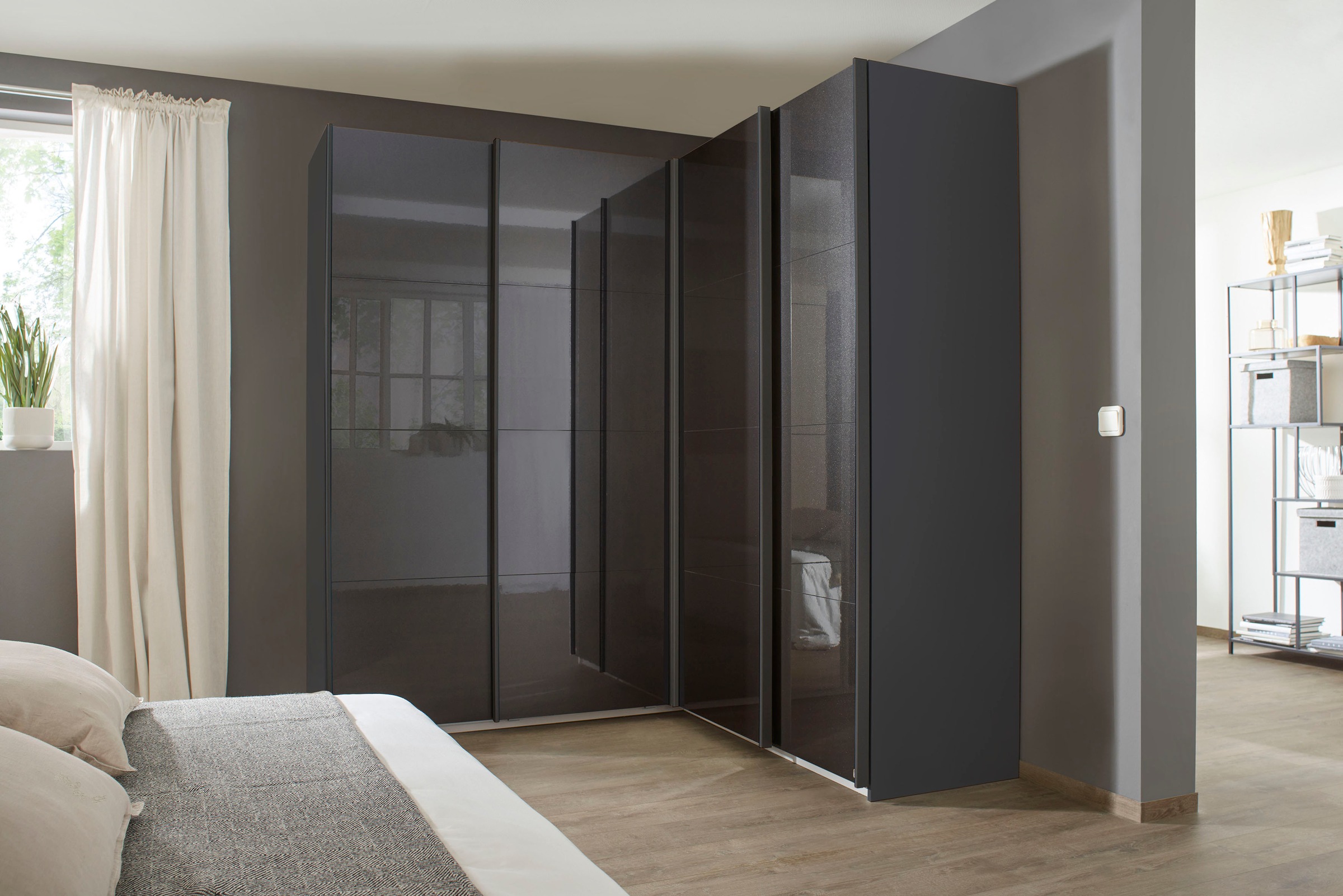 Schwebetürenschrank RAUCH "Quadra", grau (graumetallic, hochglanz effektgrau), B:181cm H:229cm T:187cm, Holzwerkstoff, Schränke, Eckschrank inkl. Türendämpfer und Schubladeneinsatz