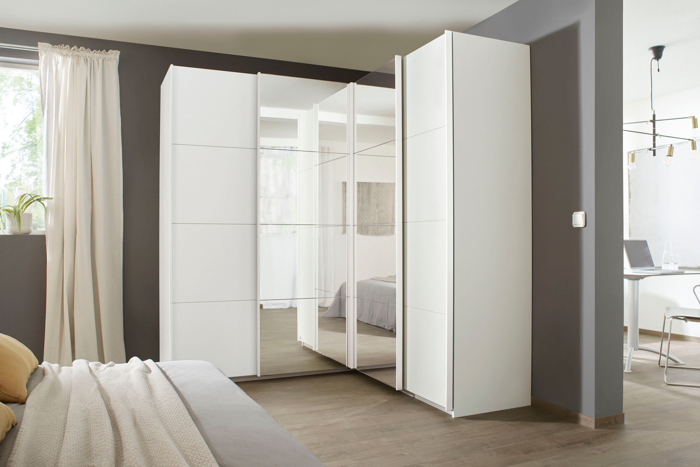 Schwebetürenschrank RAUCH "Quadra", weiß (alpinweiß), B:181cm H:210cm T:187cm, Holzwerkstoff, Schränke, Schwebetürenschrank, Eckschrank inkl. Türendämpfer und Schubladeneinsatz, mit Spiegeltüren