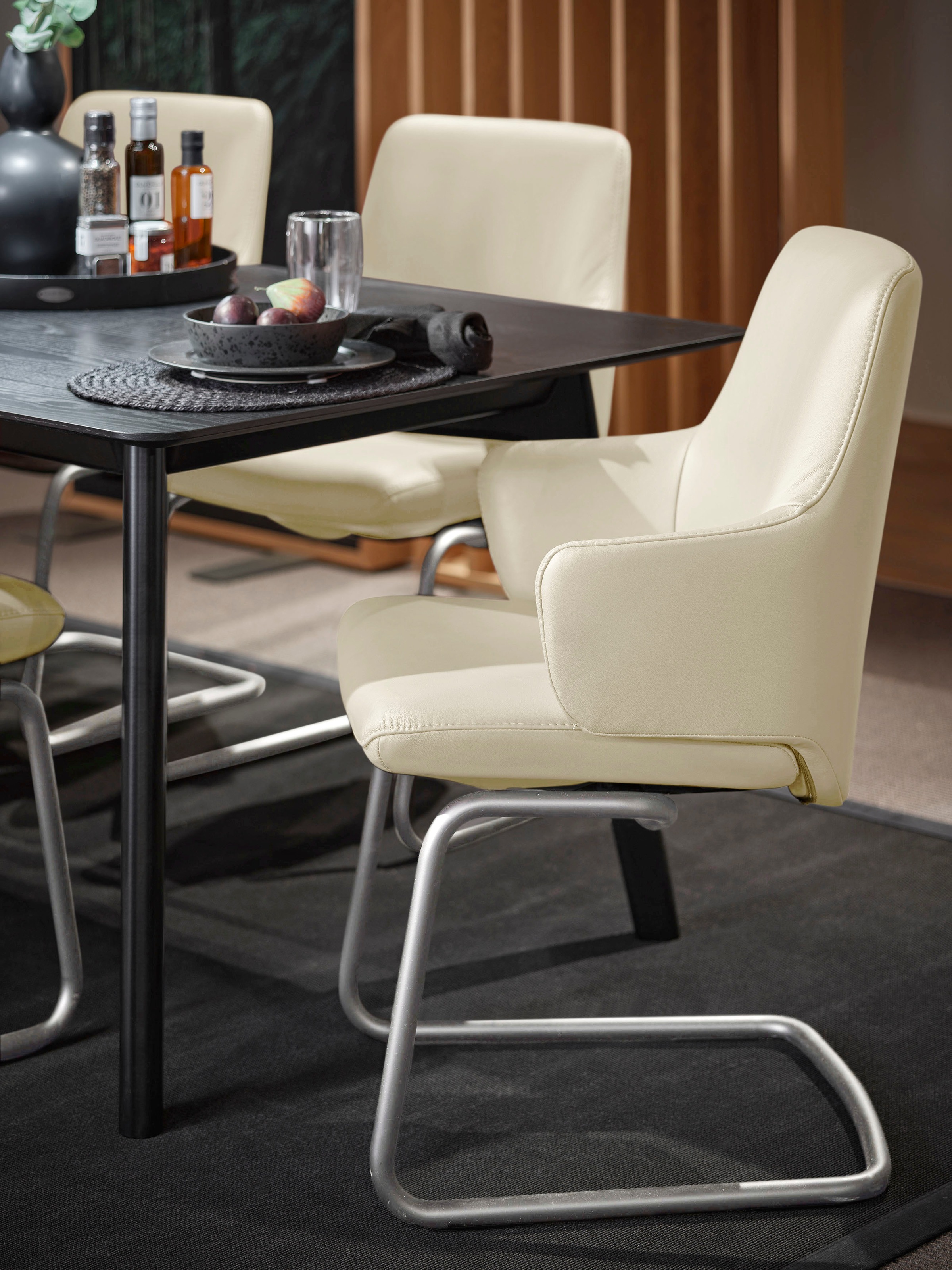 Polsterstuhl STRESSLESS "Laurel", beige (vanilla paloma, chrom glänzend), B:58cm H:92cm T:60cm, Leder PALOMA: PALOMA ist ein durchgefärbtes Semianilin-Möbelleder mit natürlicher Narbung., Stühle, Polsterstuhl, Low Back mit Armlehne, Größe L, mit...