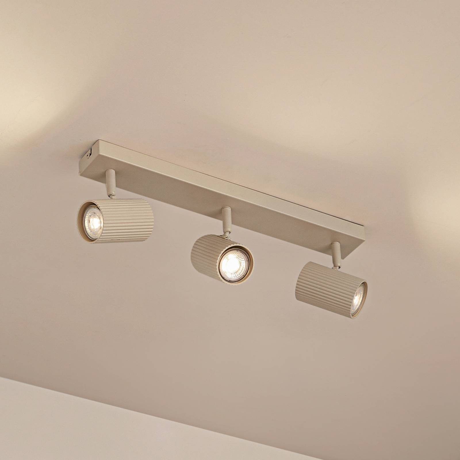 Lindby Deckenspots Kardis, beige, 3-flg., Metall, GU10 Kardis Lindby, dimmbar, creme / amber, für Flurbereich, Aluminium, Modern, Strahler