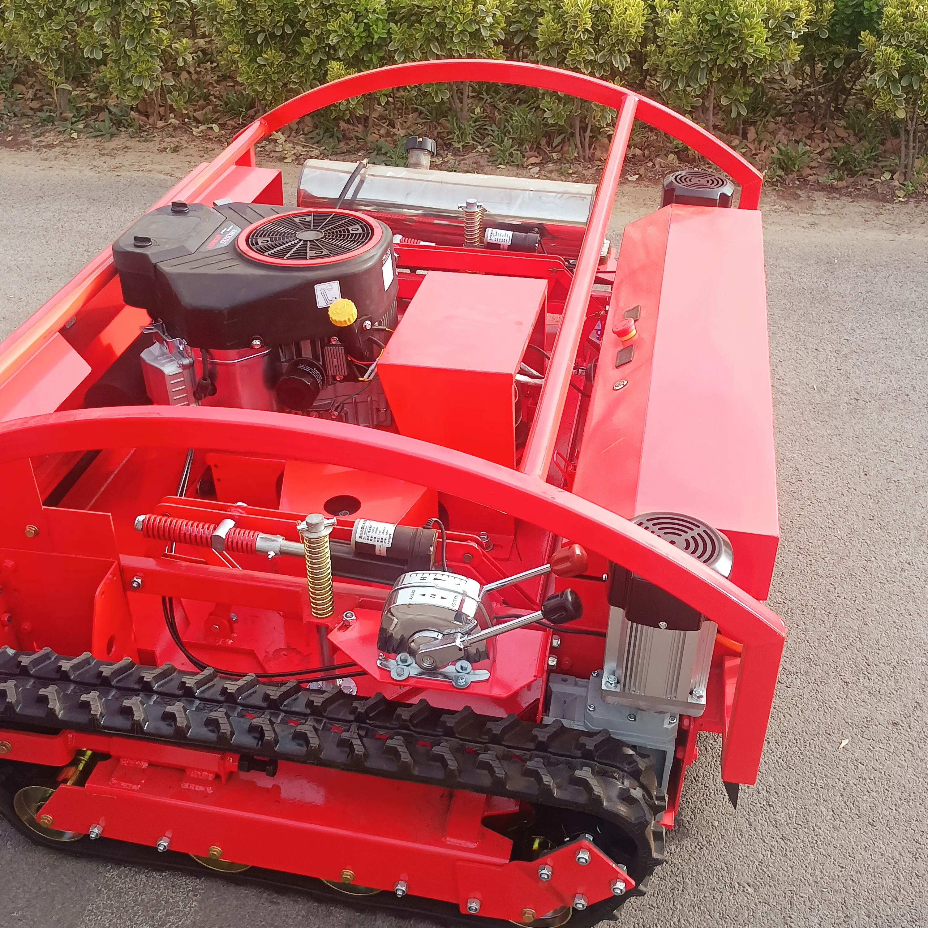 Suitable for all terrains, good quality and low price remote control crawle lawn mower