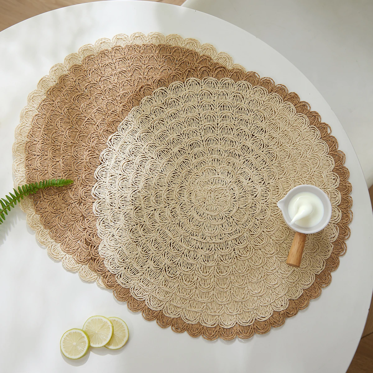 2/4/6 Stück Weihnachten Natur rutschfeste Papier-Tischsets für Restaurant Esstisch Papier runder Tisch gewebte Tischsets