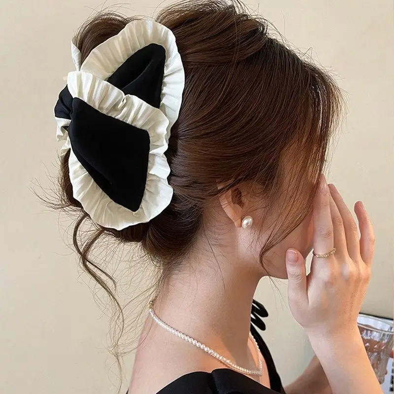 Haarschmuck für Frauen, elegante dreieckige Falten-Haarspange, süße schicke Kieferklemme für Hochsteckfrisuren, halbpreisiger Luxus-Haarschmuck Image