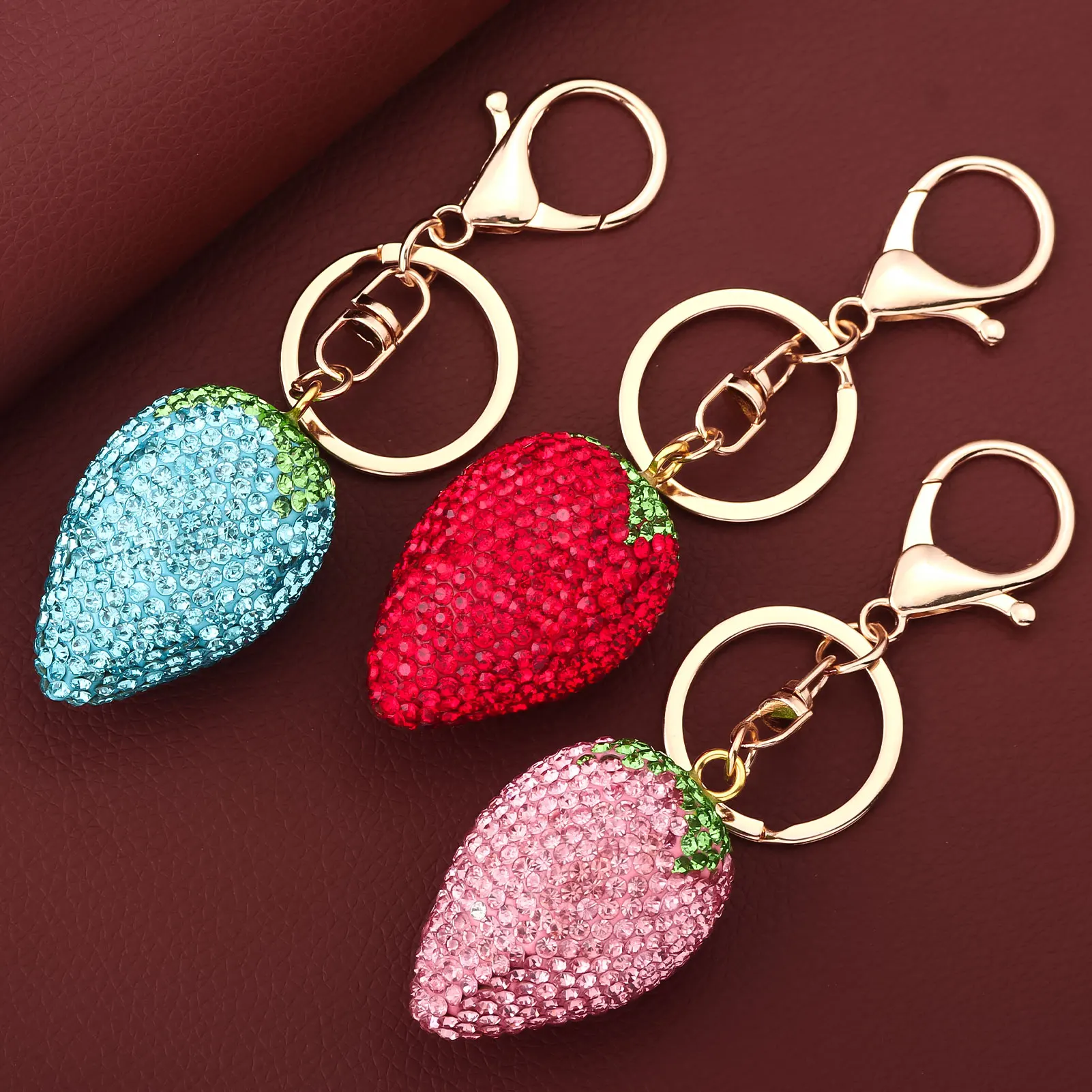 Nette Kristall Erdbeere Anhänger Schlüsselbund Legierung Anhänger Einfache Exquisite Frauen Tasche Auto Schlüssel Halter Schlüsselbund Schmuck Geschenk Großhandel Image