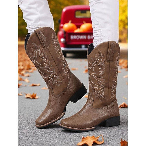 braune bestickte Cowboystiefel für Damen – klassische Stiefel im Westernstil bis zur Wadenmitte für Herbstfeste, Farmarbeit und Country-Konzerte Image