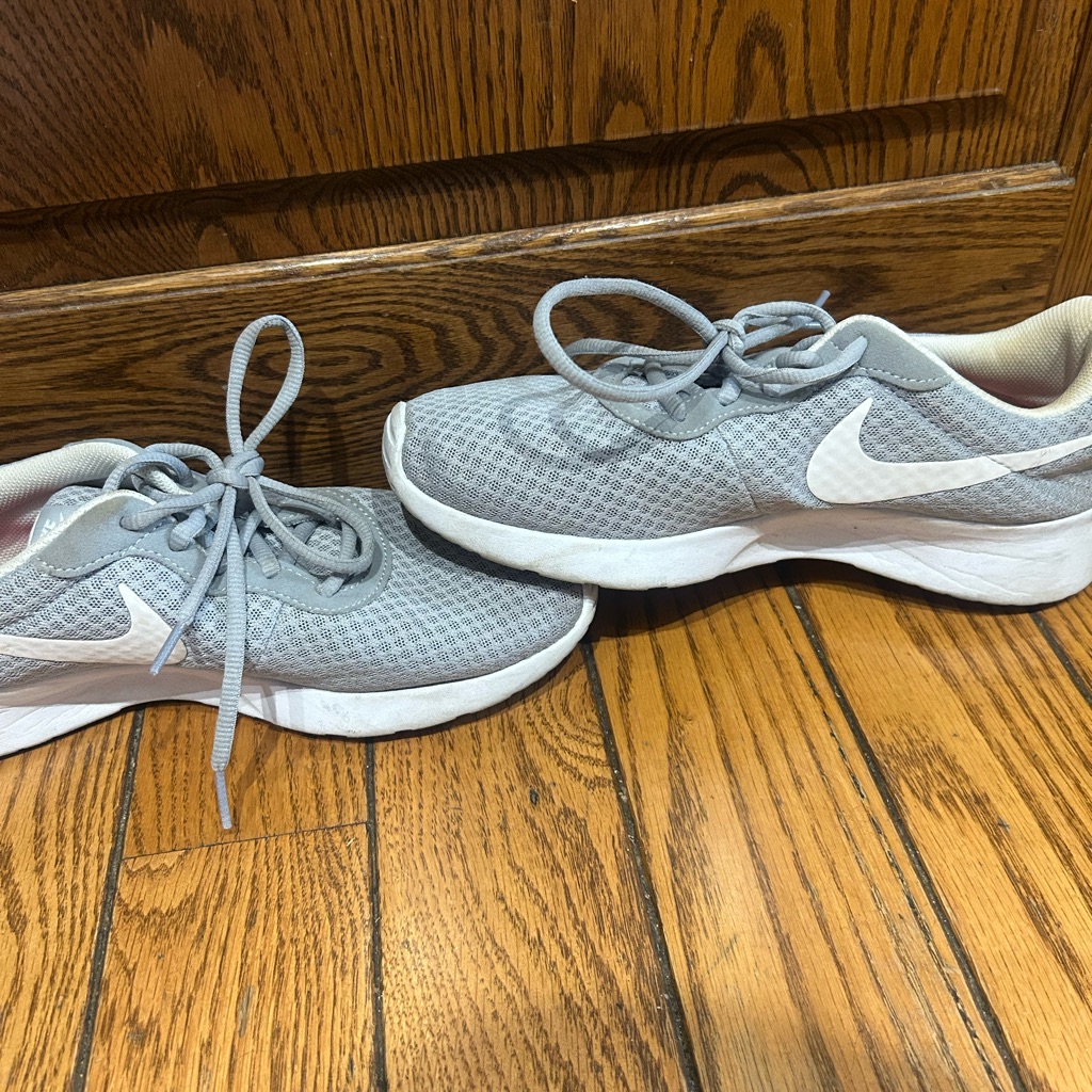 Nike Shoes | Barely Used Nike Women’s Grey Mesh Tennis Shoes | Color: Gray/White | Size: 9.5