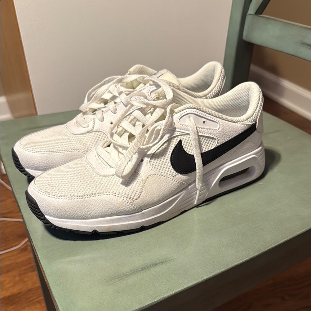 Nike Shoes | Euc Nike Air Max Sc Shoes White Black Cw4555-102 Mens Size 10 Athletics Shoes | Color: Black/White | Size: 10