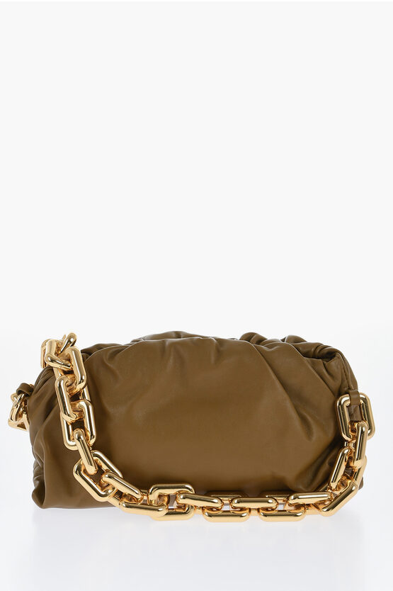 Ledertasche THE CHAIN POUCH mit Magnetverschluss in Braun Image