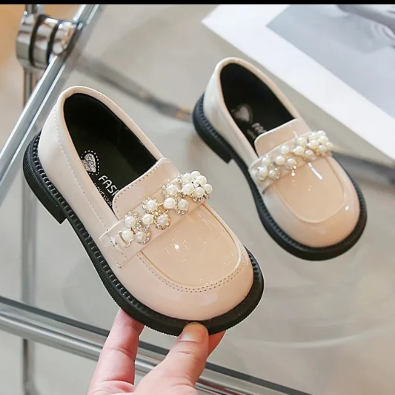 Kinder PU Leder Schuhe Frühling Herbst Mädchen Perlen Casual Prinzessin Wohnungen Weiche Slipper Einfache Kinder Schwarz Beige Mode Schuhe
