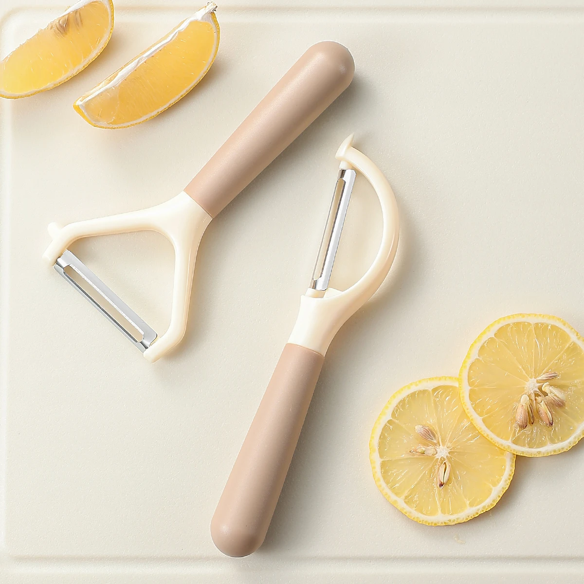 Gemüseschäler für die Küche, Kartoffelschäler, superscharfes Schälen, drehbarer Schäler für Karotten, Gurken, spülmaschinenfest Image