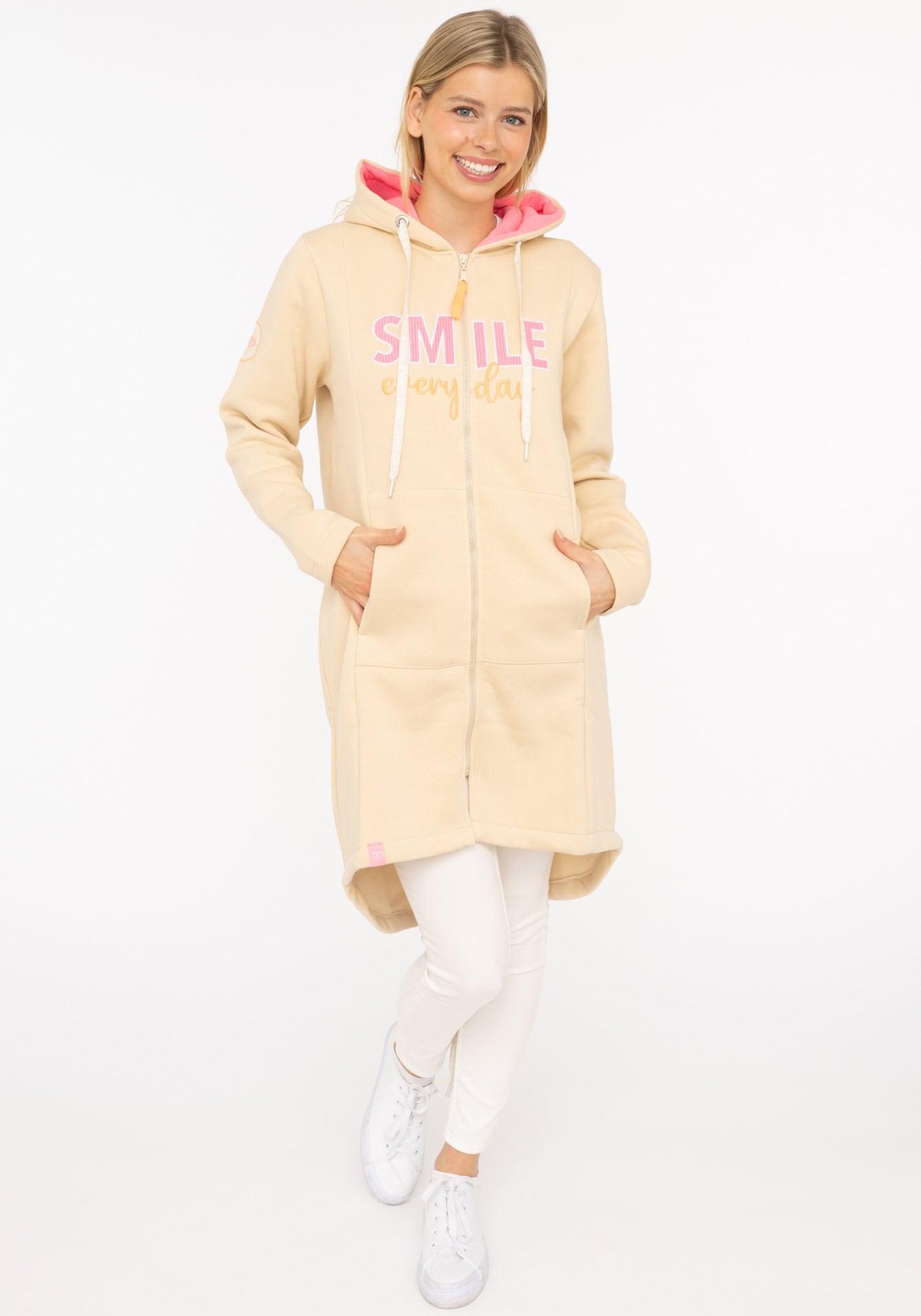 Jerseymantel ZWILLINGSHERZ ""Smile everyday"", Damen, Gr. S/M, beige (hellbeige), angeraute Sweatware, Obermaterial: 50% Baumwolle, 50% Polyester, Mäntel, mit großer SMILE Stickerei und positiver Botschaft