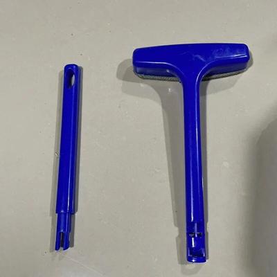 Home Cleaning Tools: Retractable Long Handle Brush For Window Mesh, Screen, Curtain, Net, Carpet, And Dust Removal blue