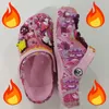 Kawaii rosa Hausschuhe Hello Kitty Melody Cinnamoroll Sommer süße Indoor dicke Unterseite rutschfest für Loch Schuhe Home Sandalen Mädchen