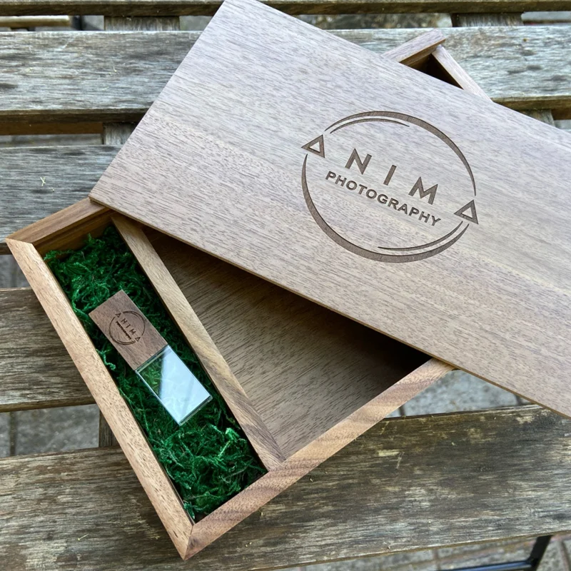 Kostenlose benutzerdefinierte Lasergravur-LOGO-Albumbox aus Walnussholz (25 x 15,5 cm) + Crystal USB3.0 Hochgeschwindigkeits-Flash-Laufwerk 16 GB 32 GB 64 GB 128 GB Image