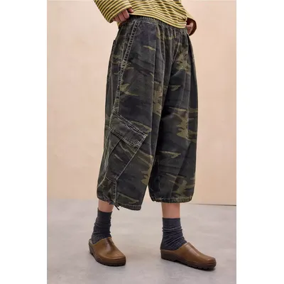 BDG Dallas Camo Crop Trousers - Dark Green L at Urban Outfitters